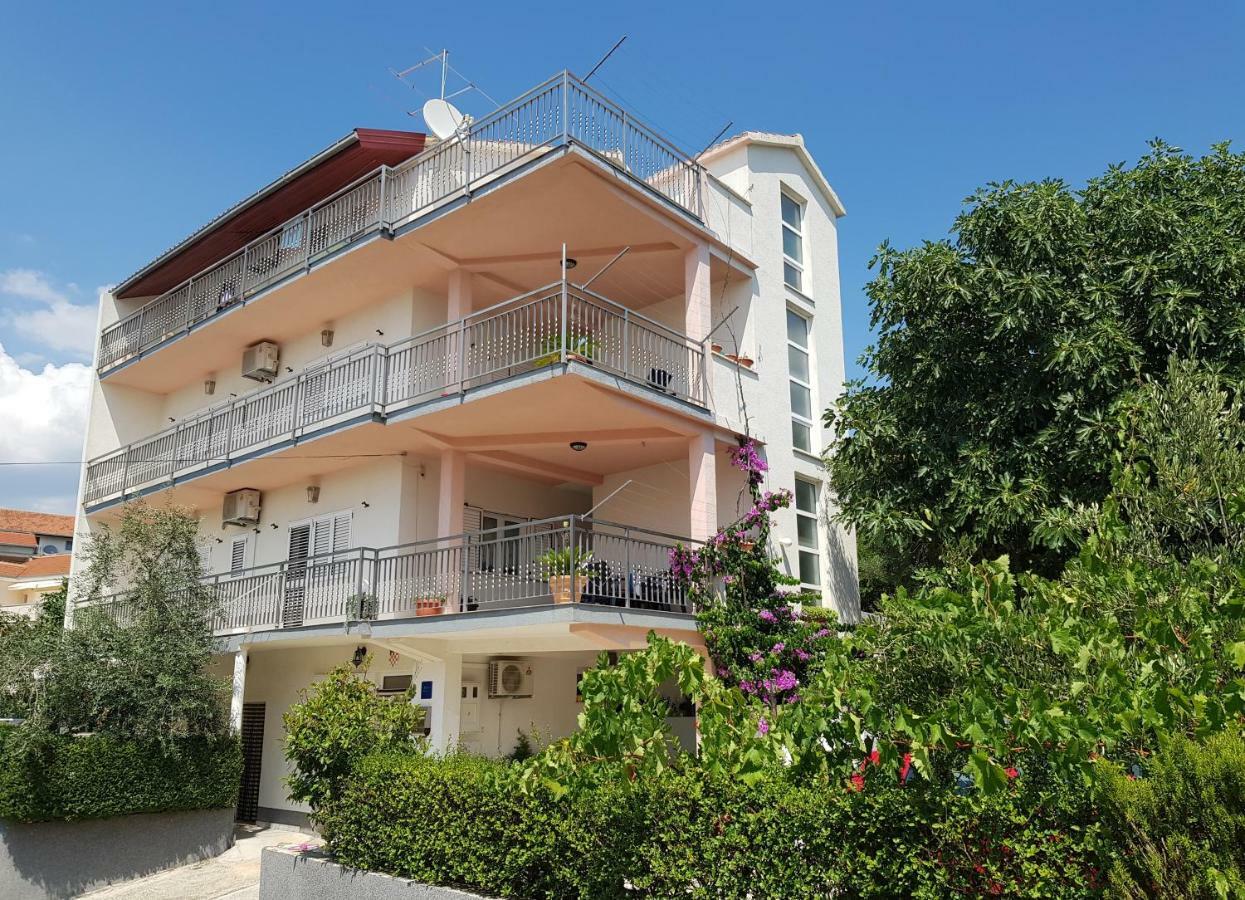 Apartments Krizanac Trogir Exterior photo